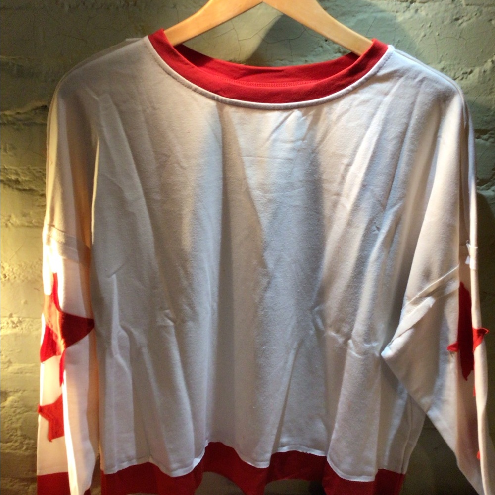 SALE ! ♥️Red Star Women's Top - Picture 2 of 5